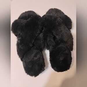 Secret Treasures Women's Faux Fur Black Slippers M(7-8)
